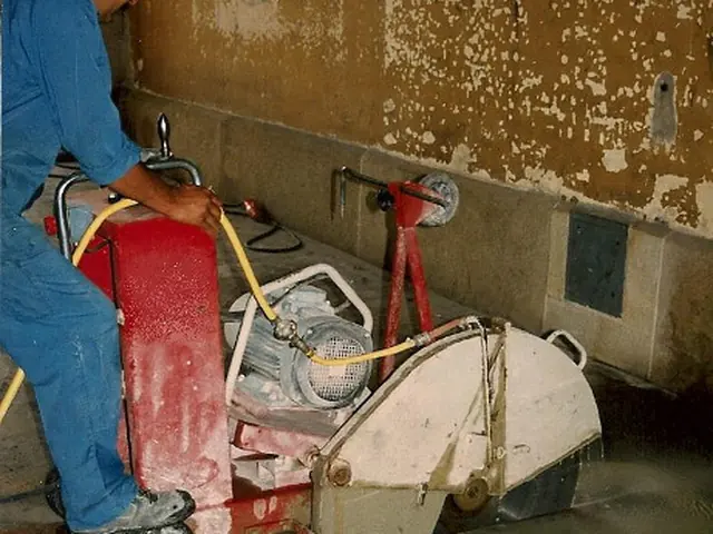 Cięcie piłą podłogową 6
